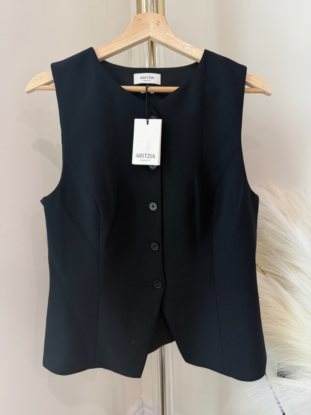 Aritzia Regal Vest Size 12 NWT